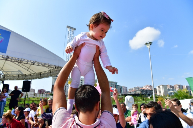 İstanbul "Ödüllü Emekleme Olimpiyatları" neşeli anlara sahne oldu